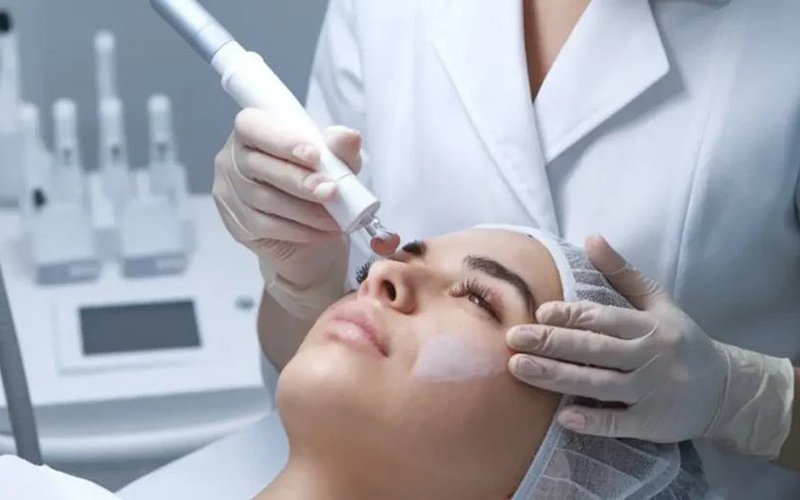راهنمای انتخاب دستگاه کربوکسی تراپی مناسب کلینیک
